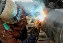 焊接車間應(yīng)如何降低工人煙塵吸入量？